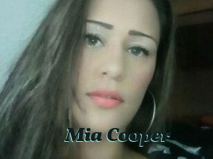Mia_Cooper